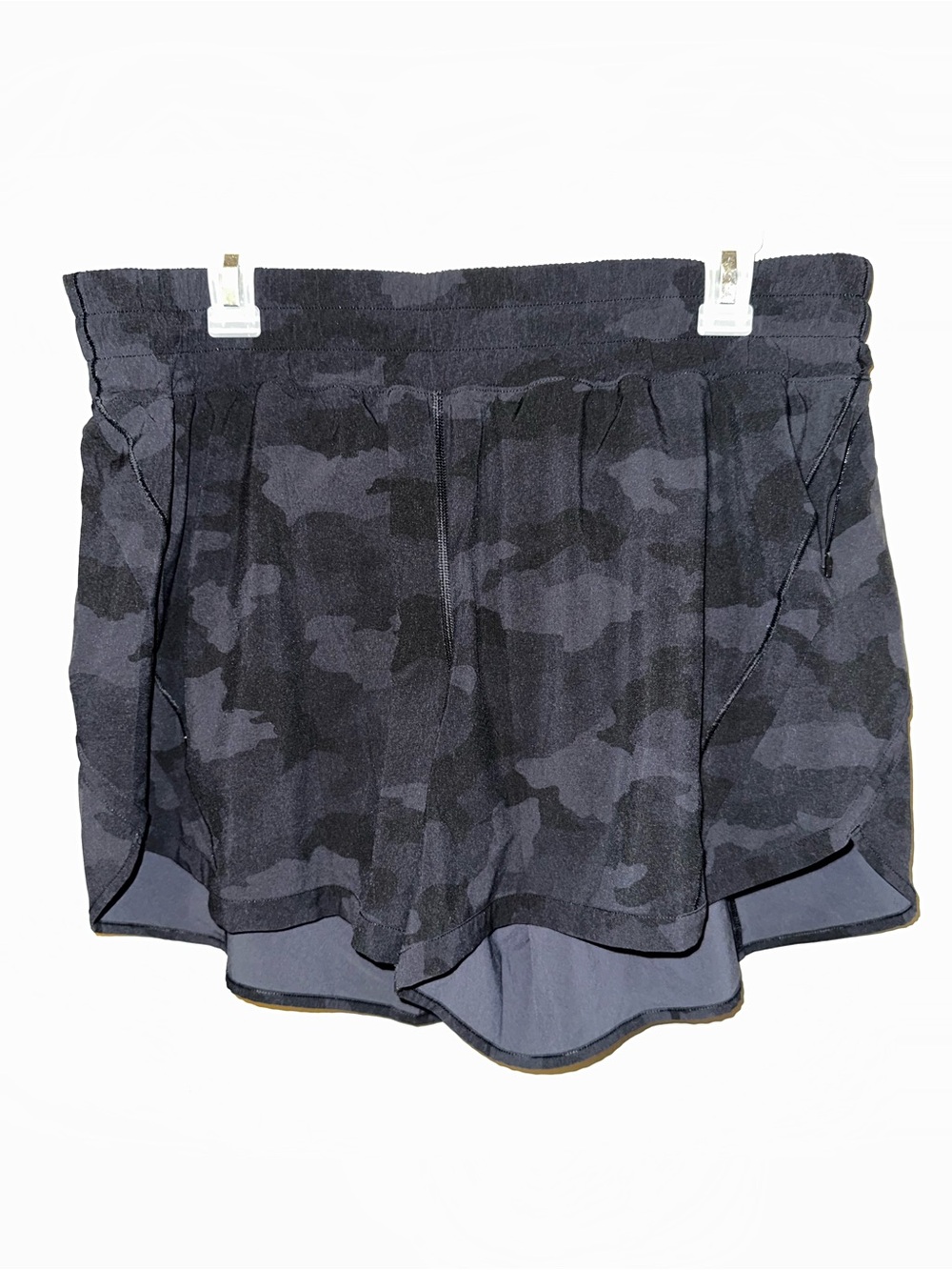 Lululemon dark gray camo print speed up shorts size 16 tag removed, liner attach